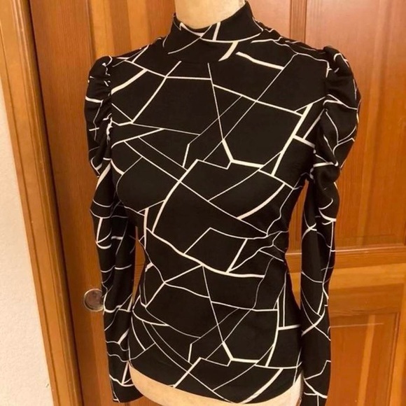 Cracked Glass Long Tee. - Picture 2 of 16